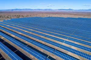 Ferme solaire de panneaux photovoltaïques