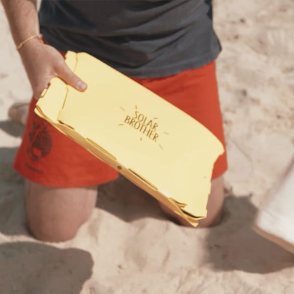 Four solaire pliable tout petit une fois plié, il rentre facilement dans un sac à dos