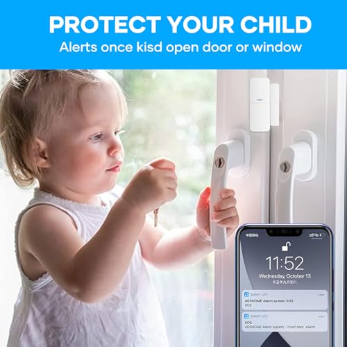 Enfant blonde ouvrant fenêtre avec capteur AGSHOME alertant parents sur smartphone protection sécurité