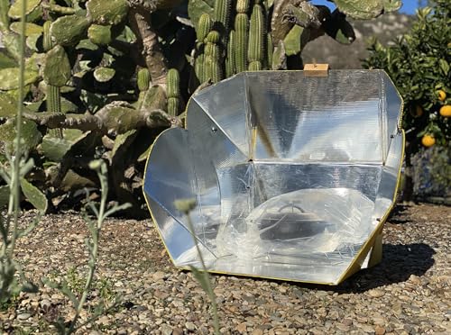 Cuiseur solaire SolCook déployé dans un environnement désertique avec cactus