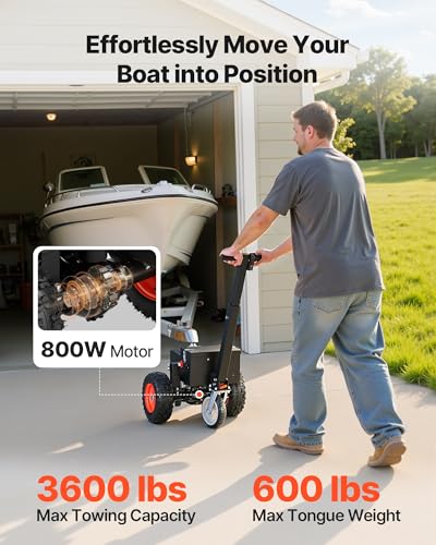 Homme utilisant le chariot motorisé 800W pour déplacer un bateau dans son garage