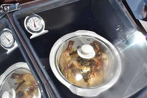Poulet rôti dans le four solaire Sun Oven avec thermomètres de température visibles