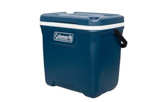 Glacière Coleman Xtreme 26 litres bleue avec poignée noire vue de trois quarts