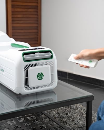Climatiseur HEXAFRESH en fonctionnement dans un salon moderne avec télécommande