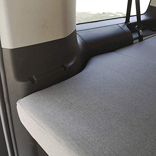 Détail du matelas viscoélastique montrant l'épaisseur et la qualité du revêtement gris