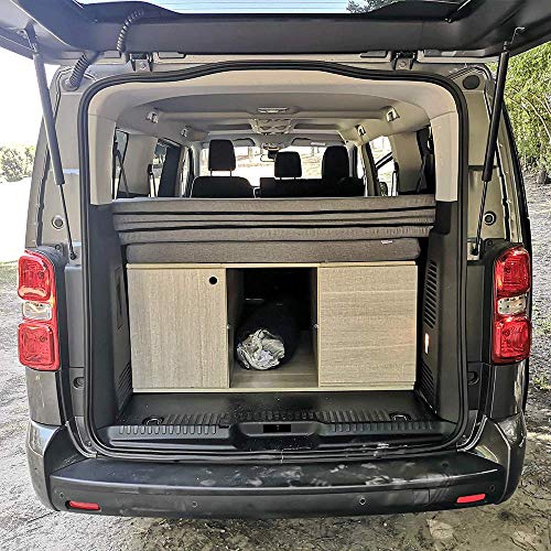 Aménagement complet d'un Peugeot Traveller avec matelas et meuble de rangement bois