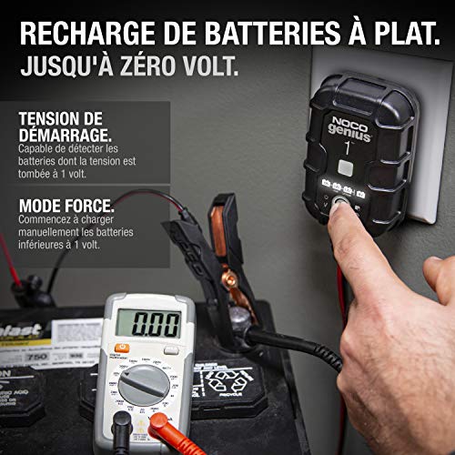 Démonstration mode Force NOCO GENIUS1 rechargeant batterie déchargée avec multimètre affichant tension
