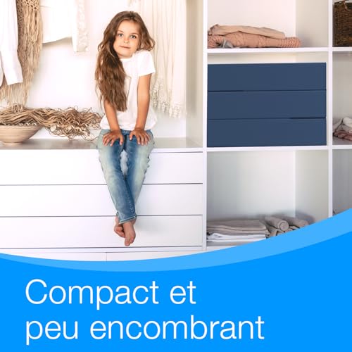 Matelas ELONEO plié compact rangé dans placard avec enfant