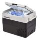Glacière-congélateur Dometic CFF 45 ouverte remplie de bouteilles d'eau avec panneau de commande